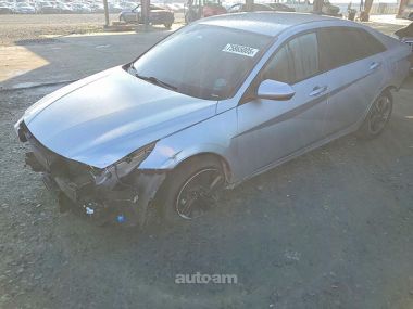 Hyundai Elantra  2022 