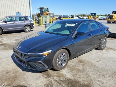 Hyundai Elantra  2024 
