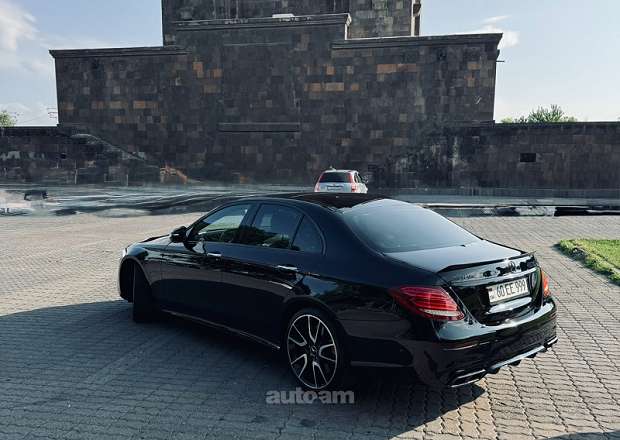 Mercedes-Benz E 43 AMG