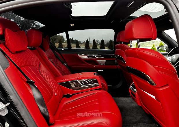 BMW 750 2017 — photo 10