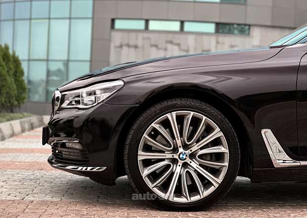 BMW 750 2017 — photo 15