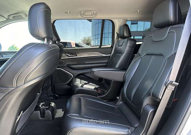 Jeep Grand Cherokee 2021 — լուսանկար 9