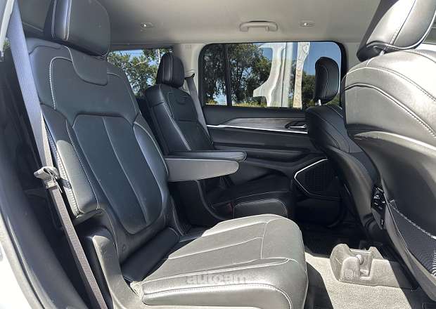 Jeep Grand Cherokee 2021 — լուսանկար 10