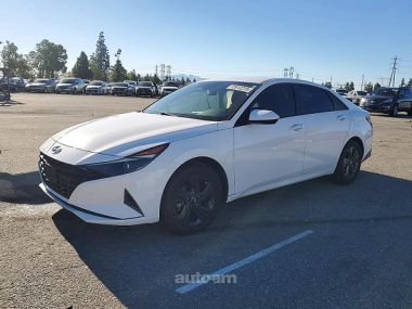 Hyundai Elantra  2021 
