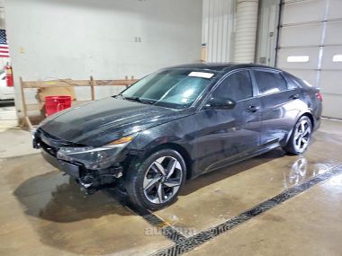 Hyundai Elantra  2022 