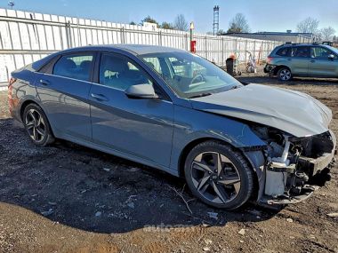 Hyundai Elantra  2021 