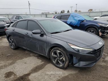 Hyundai Elantra  2022 