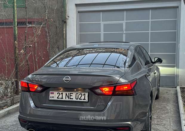 Nissan Altima