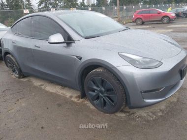 Tesla Model Y  2024 
