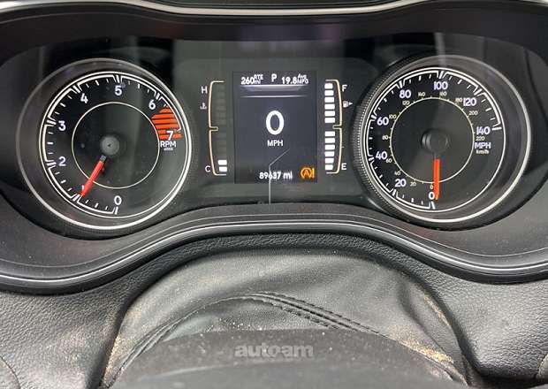 Jeep Cherokee 2019 — լուսանկար 9