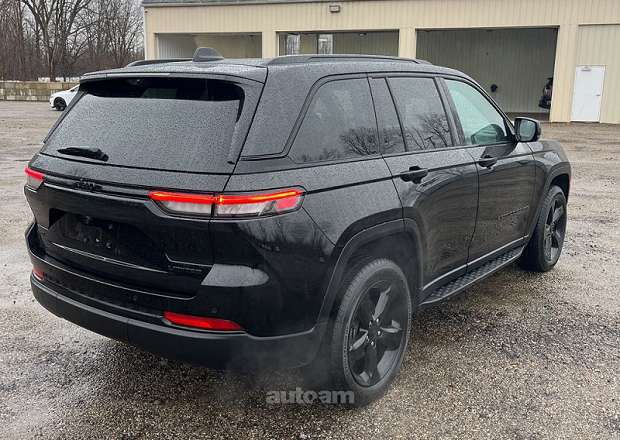 Jeep Grand Cherokee 2024 — լուսանկար 2