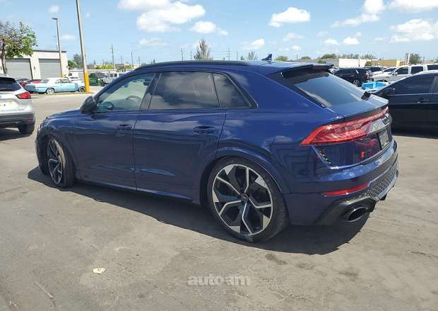 Audi RSQ8