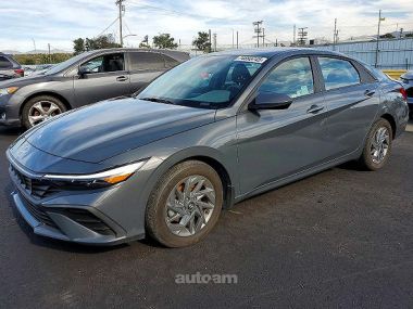 Hyundai Elantra  2024 