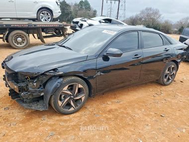 Hyundai Elantra  2022 