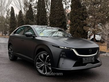 Mazda EZ-60  2025 