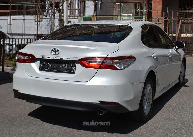 Toyota Camry 2018 — լուսանկար 14