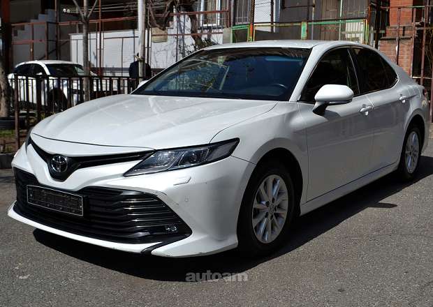 Toyota Camry 2018 — լուսանկար 1