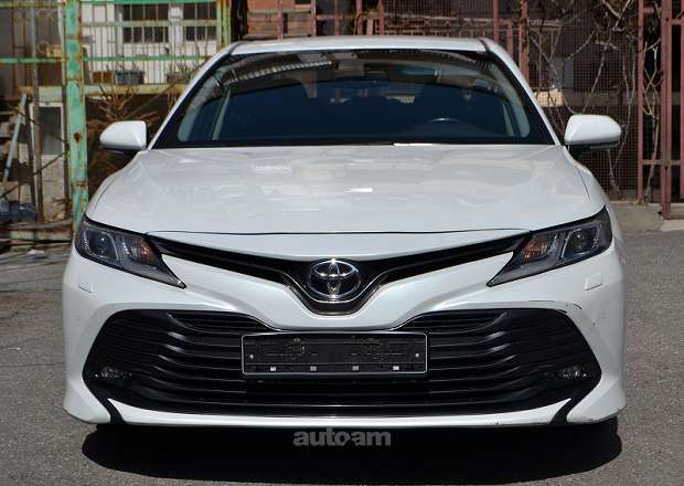 Toyota Camry 2018 — լուսանկար 2