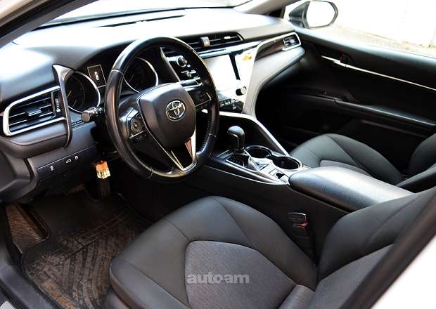 Toyota Camry 2018 — լուսանկար 9