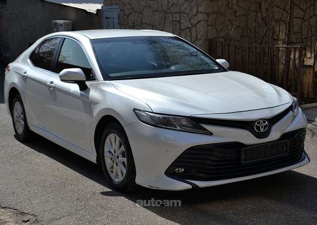 Toyota Camry 2018 — լուսանկար 3
