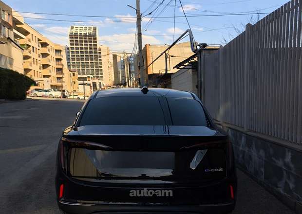 Hongqi E-QM5
