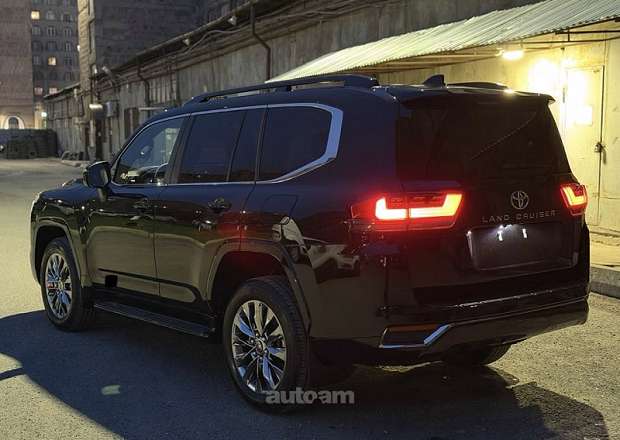 Toyota Land Cruiser 300