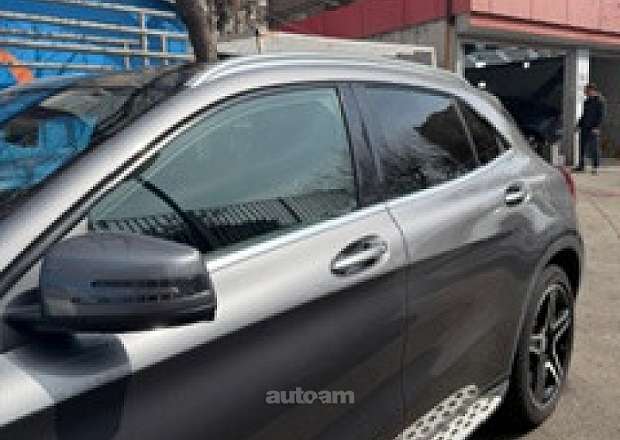 Mercedes-Benz GLA 250