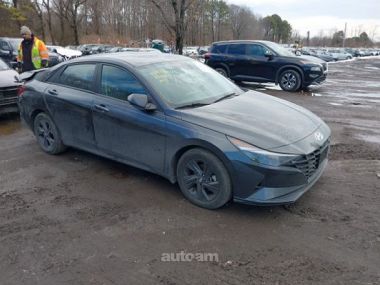 Hyundai Elantra  2022 