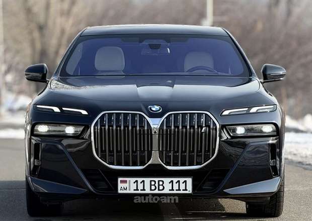 BMW i7