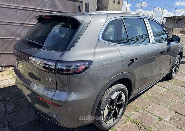 Geely EX5