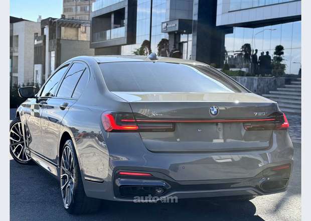 BMW 750