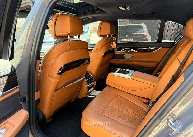 BMW 750