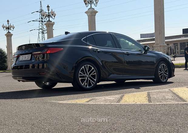 Toyota Camry 2025 — photo 3