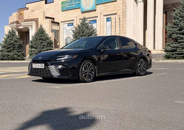 Toyota Camry 2025 — photo 1