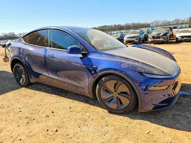 Tesla Model Y  2025 