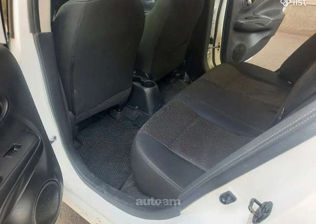 Nissan Versa 2017 — լուսանկար 8