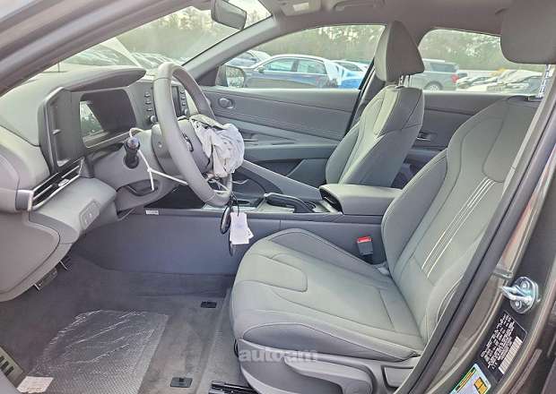 Hyundai Elantra 2025 — լուսանկար 11