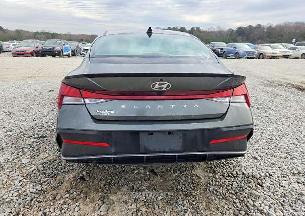Hyundai Elantra 2025 — լուսանկար 12