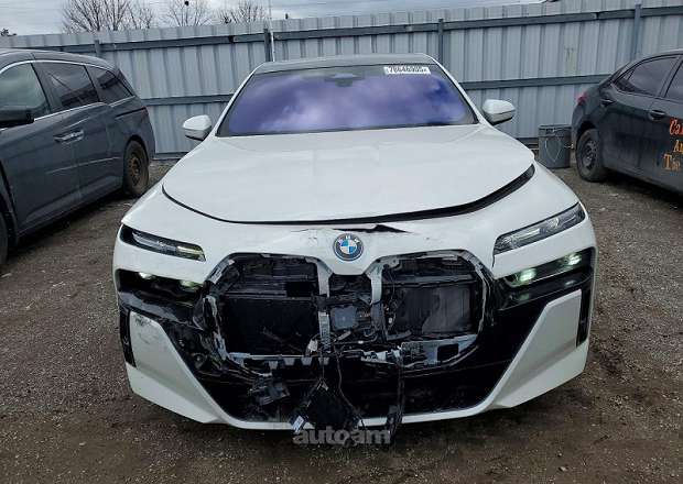 BMW i7