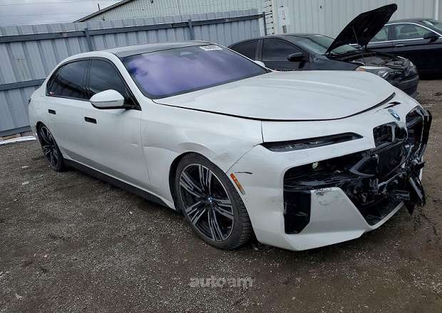 BMW i7