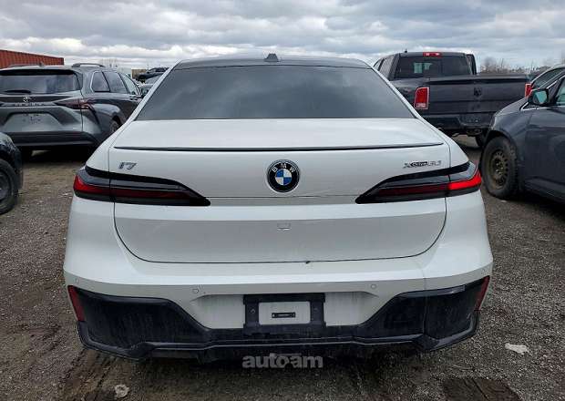 BMW i7