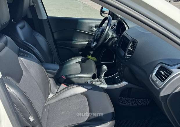 Jeep Compass 2018 — լուսանկար 12