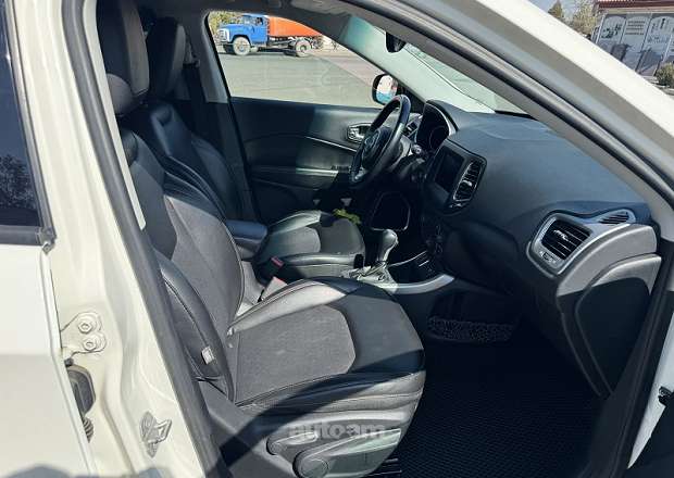 Jeep Compass 2018 — լուսանկար 13