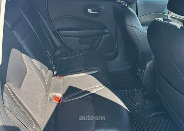 Jeep Compass 2018 — լուսանկար 3