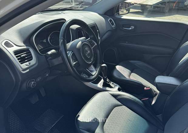 Jeep Compass 2018 — լուսանկար 14
