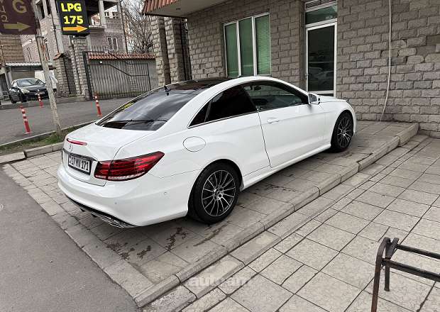 Mercedes-Benz E 200