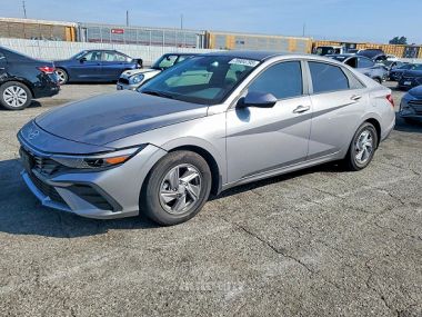 Hyundai Elantra  2024 