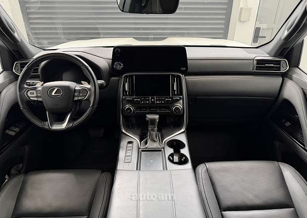 Lexus LX 600