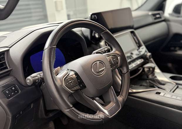 Lexus LX 600