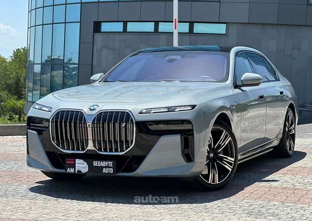 BMW i7